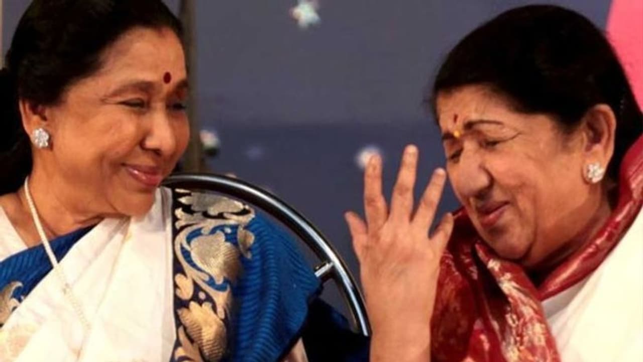 Lata Mangeshkar Health: लता मंगेशकर से अस्पताल में मिलीं बहन आशा भोसले, बोलीं दीदी की तबीयत स्थिर