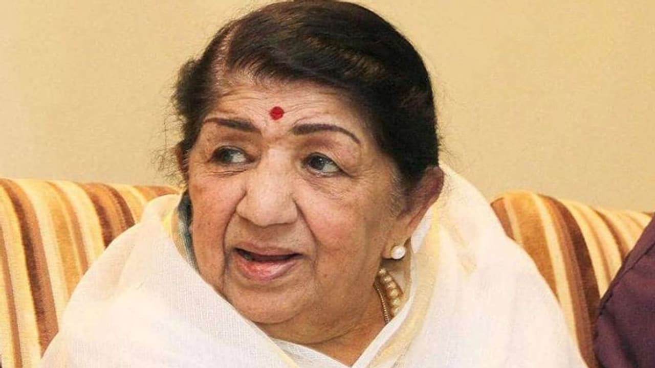 Lata Mangeshkar Passed Away : Sonia Gandhi ने जताई थी चिंता, बोला उनके बिना भारत अधूरा है