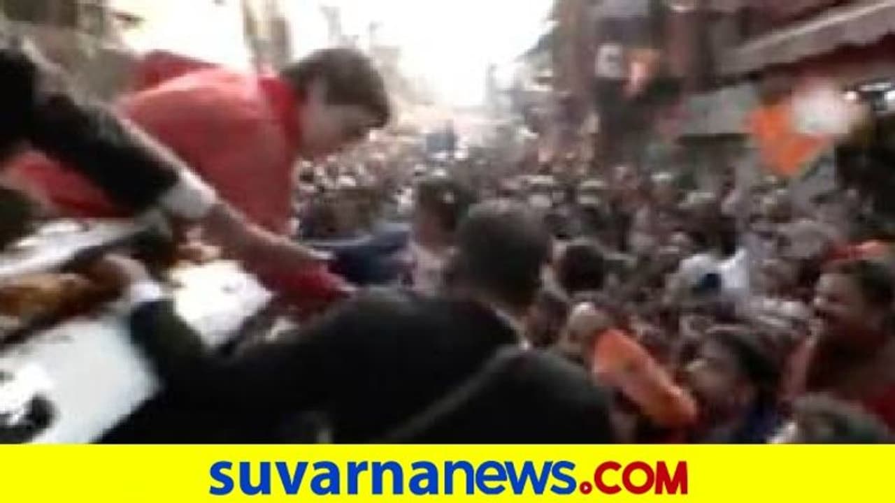 UP Elections: ಬಿಜೆಪಿ ಕಾರ್ಯಕರ್ತರಿಗೆ ಕಾಂಗ್ರೆಸ್ ಪ್ರಣಾಳಿಕೆ ಕೊಟ್ಟ ಪ್ರಿಯಾಂಕಾ! UP Elections: ಬಿಜೆಪಿ ಕಾರ್ಯಕರ್ತರಿಗೆ ಕಾಂಗ್ರೆಸ್ ಪ್ರಣಾಳಿಕೆ ಕೊಟ್ಟ ಪ್ರಿಯಾಂಕಾ!