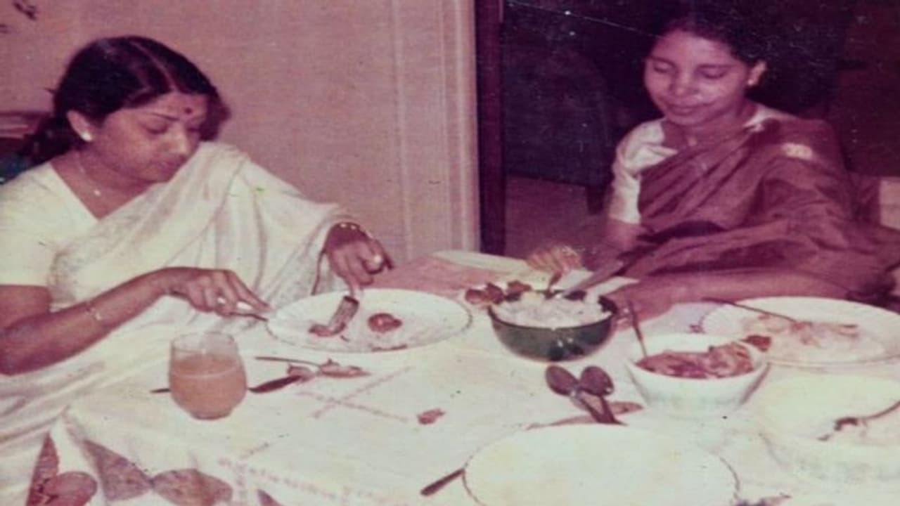 Lata Mangeshkar का खाना पहले मजरुह सुल्तानपुरी चखते थे, इसके बाद वह खाती थी, जानिए क्यों