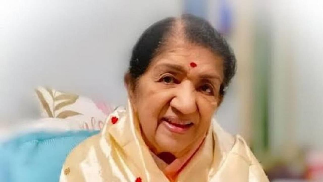 Latha Mangeshkar మృతి పట్ల సీఎం కేసీఆర్ సంతాపం.. కుటుంబ సభ్యులకు ప్రగాఢ సానుభూతి Latha Mangeshkar మృతి పట్ల సీఎం కేసీఆర్ సంతాపం.. కుటుంబ సభ్యులకు ప్రగాఢ సానుభూతి