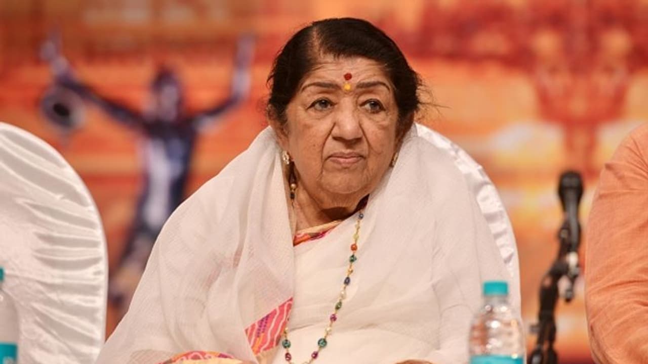 लता जी का जाना... युग का अंत, ऐ मेरे वतन के लोगों जरा आंख में भर लो पानी , पढ़ें लोगों ने कैसे बयां किया दर्द लता जी का जाना... युग का अंत, ऐ मेरे वतन के लोगों जरा आंख में भर लो पानी , पढ़ें लोगों ने कैसे बयां किया दर्द