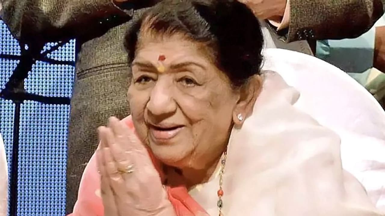 'আমার গলা পরিবর্তন করে গানের প্রশংসা করতেন', লতা মঙ্গেশকরের স্মৃতিচারণায় সুদেশ ভোঁসলে 'আমার গলা পরিবর্তন করে গানের প্রশংসা করতেন', লতা মঙ্গেশকরের স্মৃতিচারণায় সুদেশ ভোঁসলে