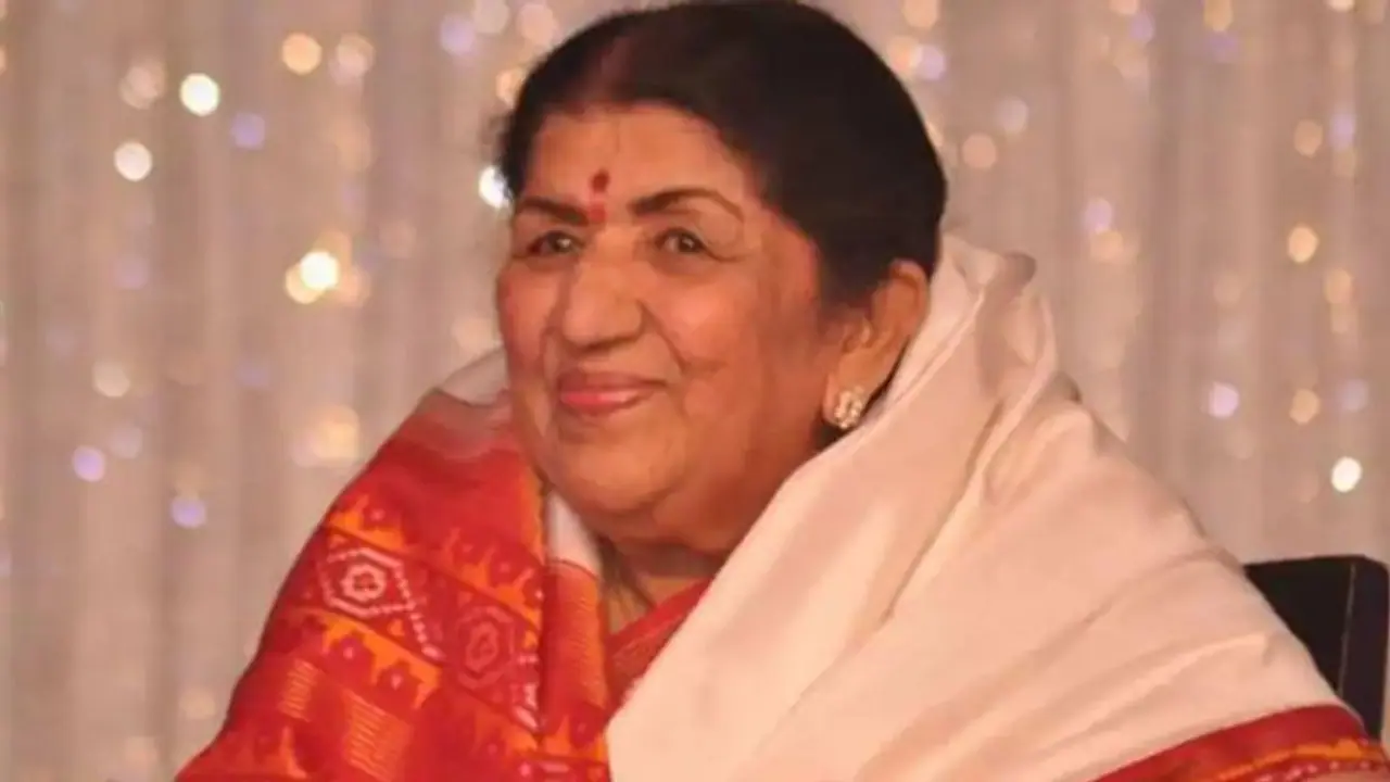 Lata Mangeshkar को 90 साल तक नहीं हुई थी कोई बीमारी, सुबह 6 बजे उठने के बाद लता दीदी का रहता था ये रुटीन Lata Mangeshkar को 90 साल तक नहीं हुई थी कोई बीमारी, सुबह 6 बजे उठने के बाद लता दीदी का रहता था ये रुटीन