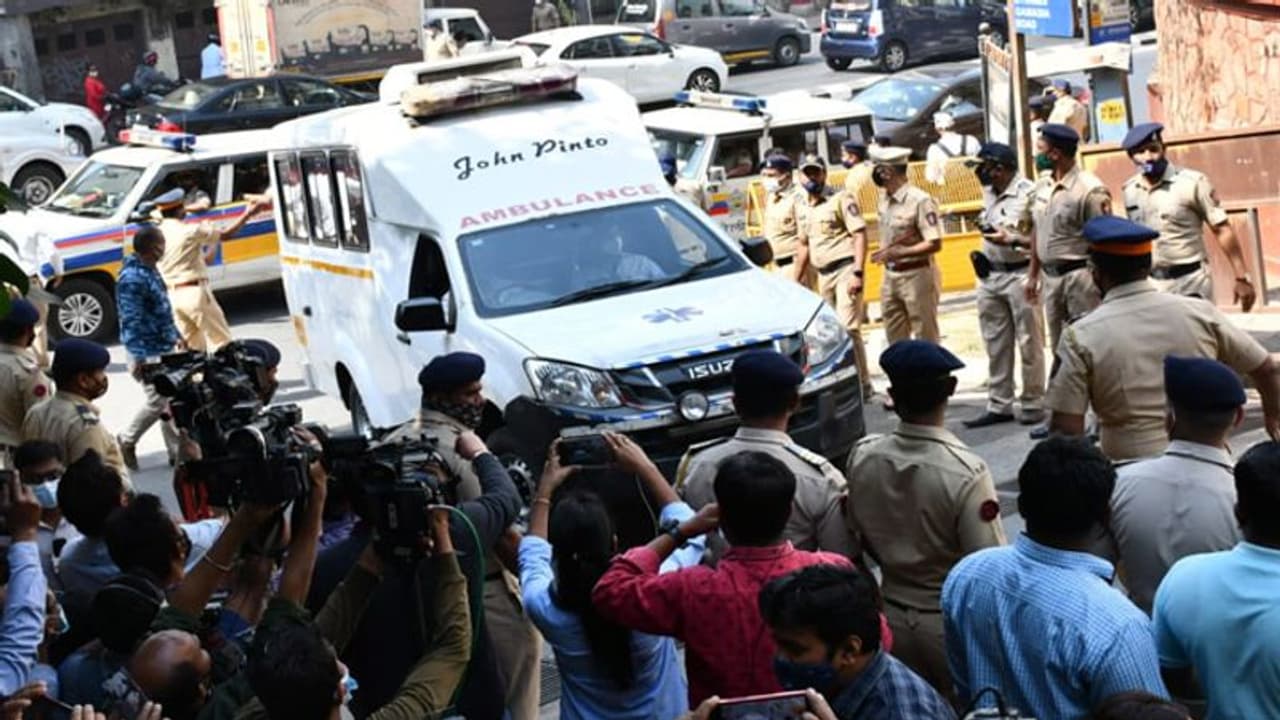 लता मंगेशकर का राजकीय सम्मान से होगा अंतिम संस्कार, जानें किन लोगों को अंतिम संस्कार में मिलता है ये सम्मान लता मंगेशकर का राजकीय सम्मान से होगा अंतिम संस्कार, जानें किन लोगों को अंतिम संस्कार में मिलता है ये सम्मान