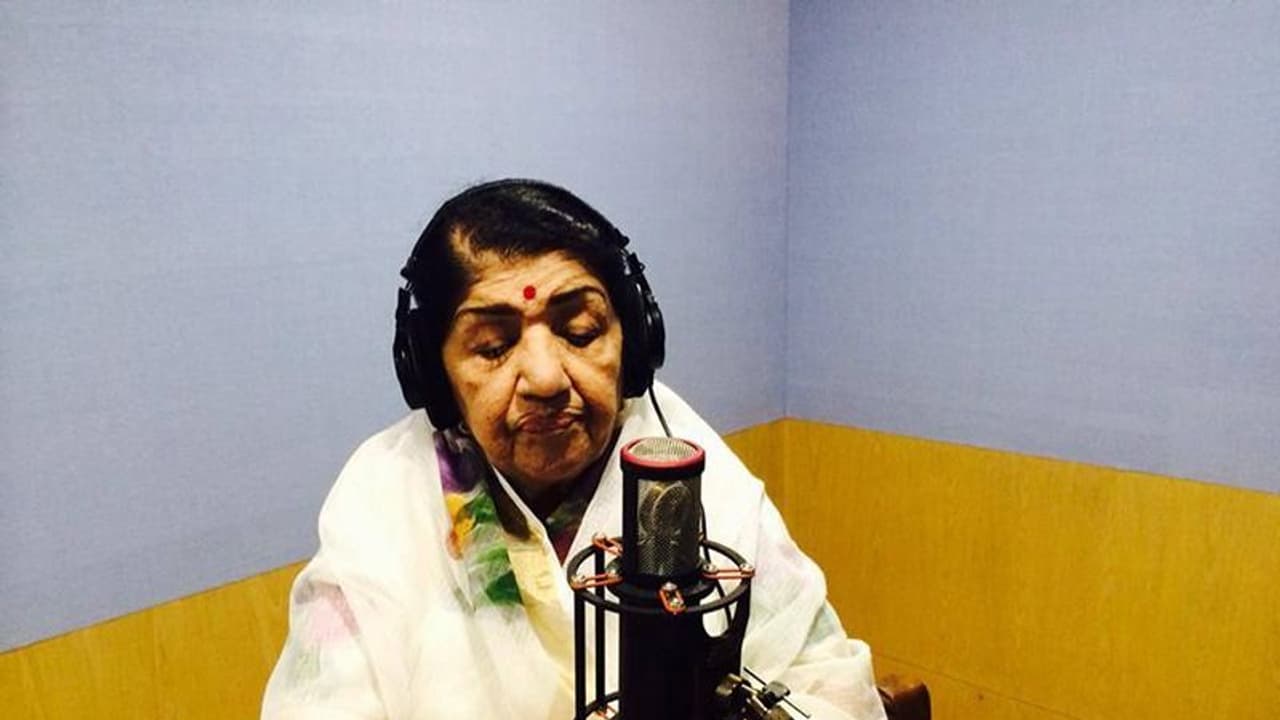 লতা মঙ্গেশকরের শেষ রেকর্ড করা গান কোনটি, যা নিয়ে রয়েছে বহু বিতর্ক