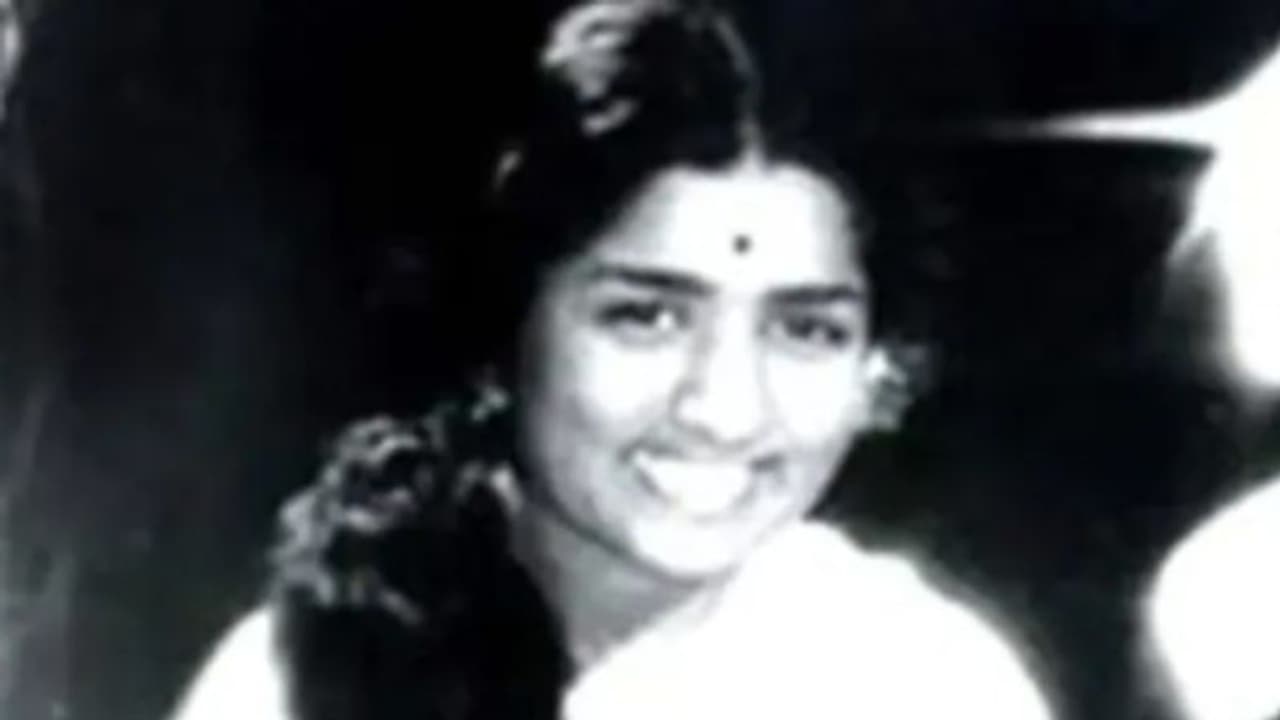 Lata Mangeshkar : മധുരതരം, ലതാ മങ്കേഷ്കറുടെ 10 ഹിറ്റ് പാട്ടുകള് Lata Mangeshkar : മധുരതരം, ലതാ മങ്കേഷ്കറുടെ 10 ഹിറ്റ് പാട്ടുകള്