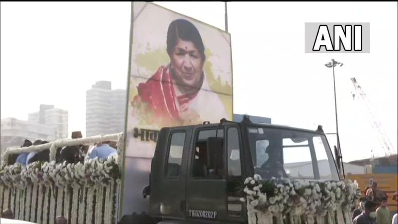 Lata Mangeshkar: லதா மங்கேஷ்கருக்கு அஞ்சலி..பொது இடங்களில் அவரது பாடல்கள் இசைக்க உத்தரவு.. நாளை விடுமுறை.. Lata Mangeshkar: லதா மங்கேஷ்கருக்கு அஞ்சலி..பொது இடங்களில் அவரது பாடல்கள் இசைக்க உத்தரவு.. நாளை விடுமுறை..