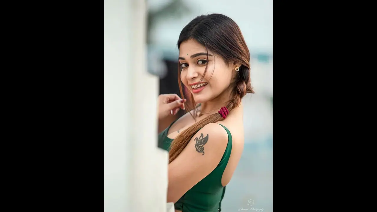 Dharsha Gupta Hot: லோ கிப்பில் படுக்கையில் படுத்து பாடல் பாடிய ''தர்ஷா குப்தா''...பட வாய்ப்புக்காக இப்படியா? Dharsha Gupta Hot: லோ கிப்பில் படுக்கையில் படுத்து பாடல் பாடிய ''தர்ஷா குப்தா''...பட வாய்ப்புக்காக இப்படியா?