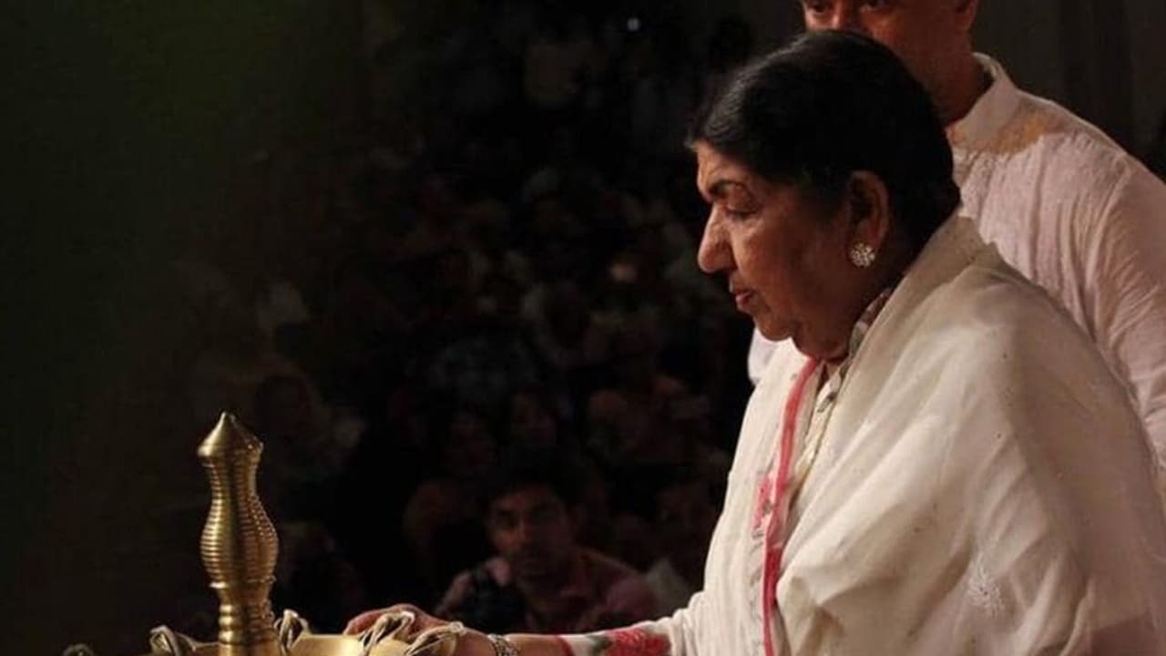 RIP Lata Mangeshkar ಬೀದರ್‌ನ ಬಡ ವಿದ್ಯಾರ್ಥಿಗಳ ಕಾಲೇಜಿಗೆ ಉಚಿತ ಸಂಗೀತ ಕಾರ್ಯಕ್ರಮ ನಡೆಸಿ 12 ಲಕ್ಷ ರೂ ಸಂಗ್ರಹಿಸಿದ್ದ ಲತಾಜಿ!