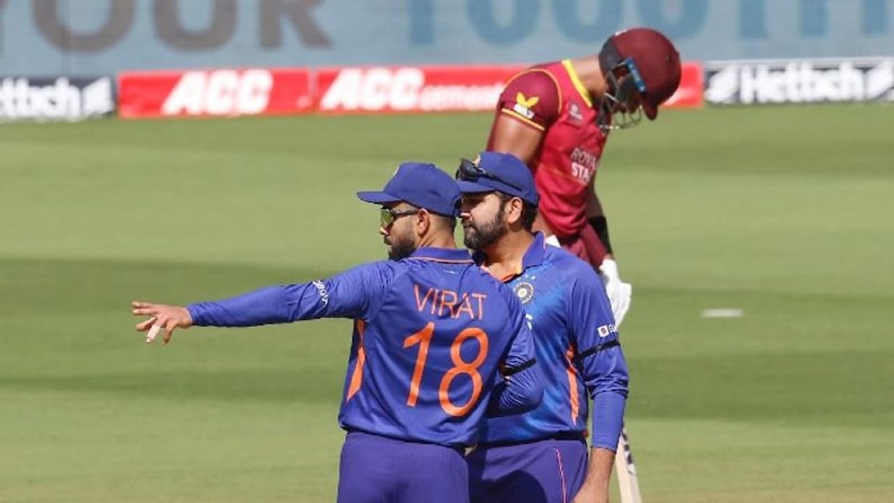 IND vs WI: ചാഹലിന്റെ പന്തില് ഡിആര്എസ് എടുക്കാന് രോഹിത്തിനെ നിര്ബന്ധിച്ച് കോലി, ഒടുവില് സംഭവിച്ചത് IND vs WI: ചാഹലിന്റെ പന്തില് ഡിആര്എസ് എടുക്കാന് രോഹിത്തിനെ നിര്ബന്ധിച്ച് കോലി, ഒടുവില് സംഭവിച്ചത്