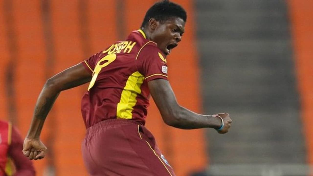 India vs West Indies: நாலே பந்தில் நடையை கட்டிய கோலி..! ஒரே ஓவரில் இருபெரும் தலைகளை வீழ்த்திய அல்ஸாரி ஜோசஃப் India vs West Indies: நாலே பந்தில் நடையை கட்டிய கோலி..! ஒரே ஓவரில் இருபெரும் தலைகளை வீழ்த்திய அல்ஸாரி ஜோசஃப்