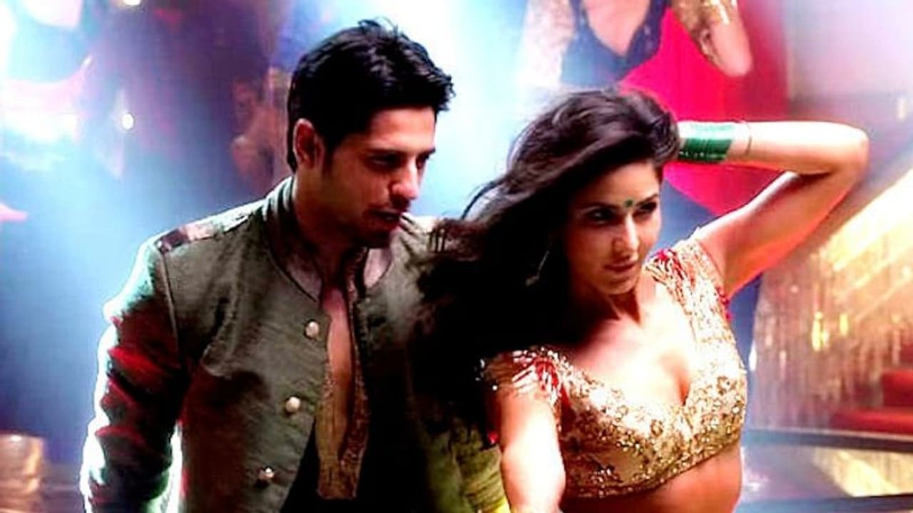 लड़कियों ने वॉलीबॉल कोर्ट पर खेलते खेलते 'काला चश्मा' गाने पर किया किलर डांस, 3 करोड़ अधिक बार देखा गया वीडियो