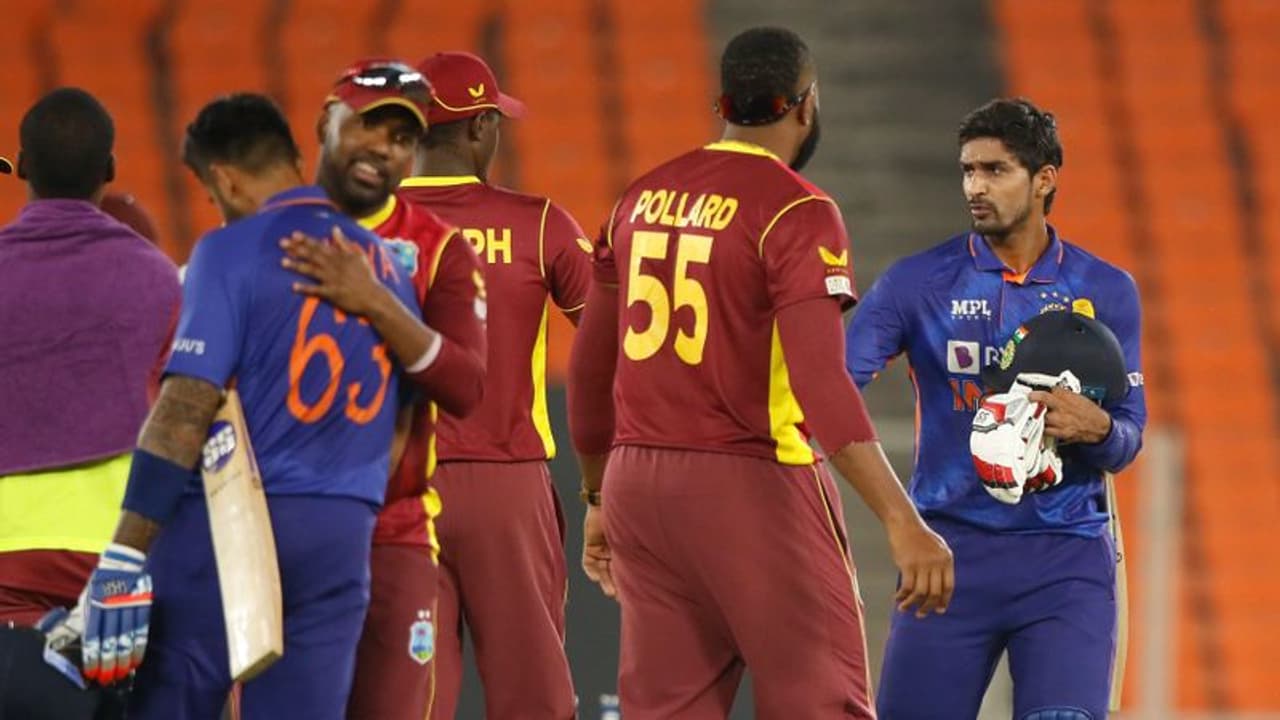 India vs West Indies: முதல் ஒருநாள் போட்டியில் வெஸ்ட் இண்டீஸை ஈசியா வீழ்த்தி இந்தியா அபார வெற்றி..! India vs West Indies: முதல் ஒருநாள் போட்டியில் வெஸ்ட் இண்டீஸை ஈசியா வீழ்த்தி இந்தியா அபார வெற்றி..!