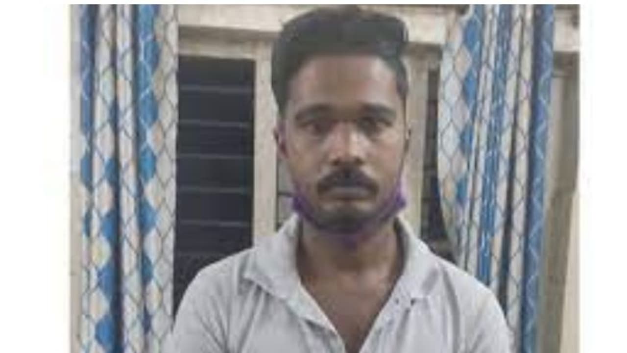 ബസിനുള്ളിൽ പതിമൂന്നുകാരിയെ പീഡിപ്പിച്ച കേസ്, മൂന്നാം പ്രതി അറസ്റ്റിൽ ബസിനുള്ളിൽ പതിമൂന്നുകാരിയെ പീഡിപ്പിച്ച കേസ്, മൂന്നാം പ്രതി അറസ്റ്റിൽ