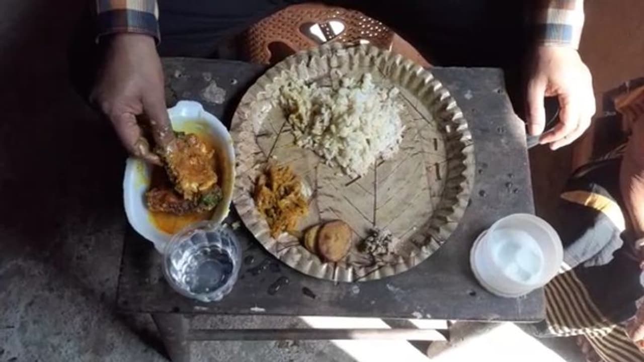 বাসি ভাতের গন্ধে ম ম চারিদিক, সিজানো পরবে মাতোয়ারা পুরুলিয়া