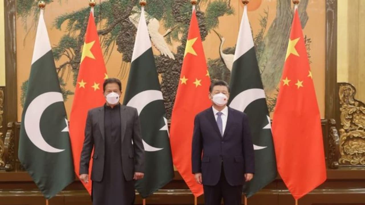 பாக். பிரதமரின் சீனா பயணம் நிறைவு… ஆப்கான். நிதியுதவியை விடுவிக்க பாக்., சீனா வேண்டுகோள்!!