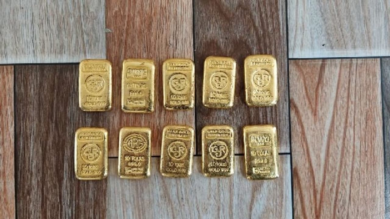 পাচারের আগেই বাংলাদেশ সীমান্ত থেকে উদ্ধার ৫৭ লাখ টাকার সোনার বিস্কুট পাচারের আগেই বাংলাদেশ সীমান্ত থেকে উদ্ধার ৫৭ লাখ টাকার সোনার বিস্কুট