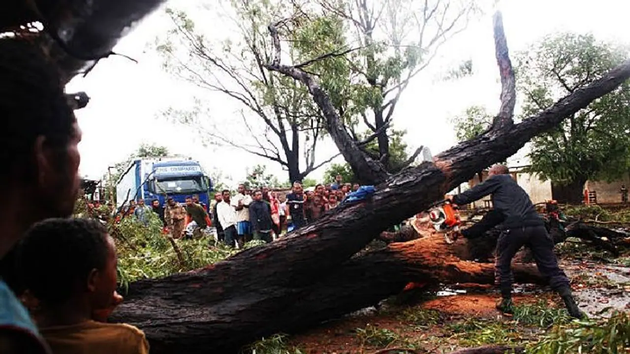 প্রবল ঘূর্ণিঝড়ে তছনছ মাদাগাস্কার, মৃত ১০, আহত অসংখ্য মানুষ
