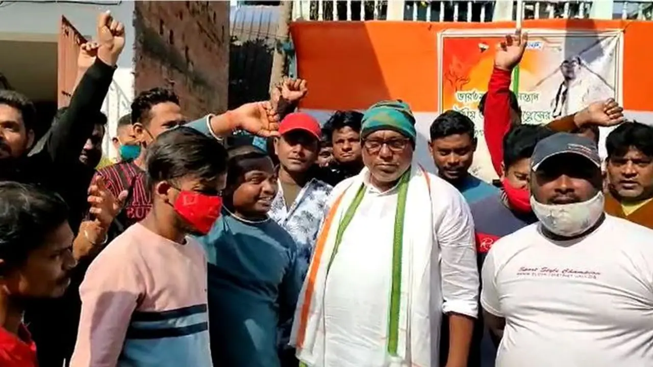 পুরভোটে দল প্রার্থী করেনি, খড়্গপুরে কংগ্রেসে যোগ বিদায়ী তৃণমূল কাউন্সিলরের পুরভোটে দল প্রার্থী করেনি, খড়্গপুরে কংগ্রেসে যোগ বিদায়ী তৃণমূল কাউন্সিলরের