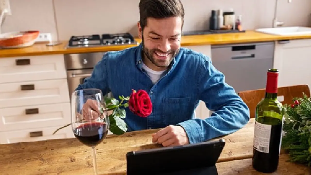 Avoid these 4 things if you are in a long distance relationship Avoid these 4 things if you are in a long distance relationship