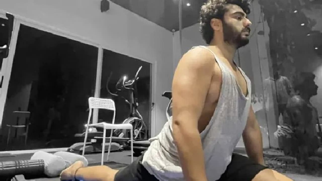 Malaika Arora and Arjun Kapoor : മലൈകയുടെ മേല്‍നോട്ടത്തില്‍ അര്‍ജുന് യോഗ പരിശീലനം...