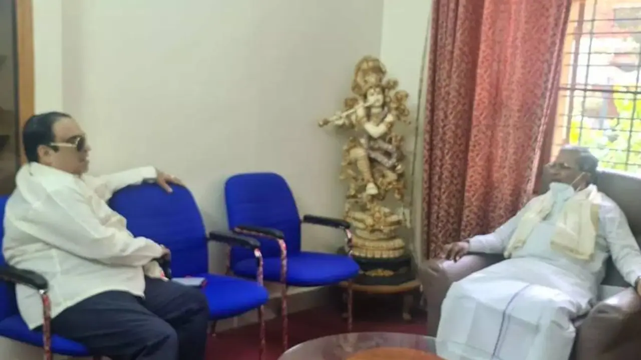 ಇಬ್ರಾಹಿಂ ನಿವಾಸಕ್ಕೆ ಸಿದ್ದು ಹೋಗ್ಲಿಲ್ಲ, ಬಿರಿಯಾನಿ ತಿನ್ಲಿಲ್ಲ, ರಾಜೀನಾಮೆಗೆ ಮುಹೂರ್ತ ಫಿಕ್ಸ್ ಇಬ್ರಾಹಿಂ ನಿವಾಸಕ್ಕೆ ಸಿದ್ದು ಹೋಗ್ಲಿಲ್ಲ, ಬಿರಿಯಾನಿ ತಿನ್ಲಿಲ್ಲ, ರಾಜೀನಾಮೆಗೆ ಮುಹೂರ್ತ ಫಿಕ್ಸ್