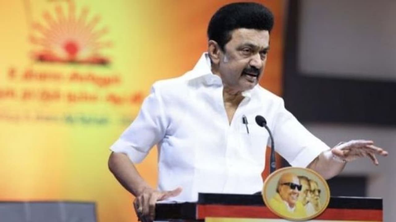 நாடு முழுவதும் இப்படித்தான் திருமணம் நடக்கனும்.. தமிழச்சி வீட்டு கல்யாணத்தில் MPக்களுக்கு ஸ்டாலின் உத்தரவு.