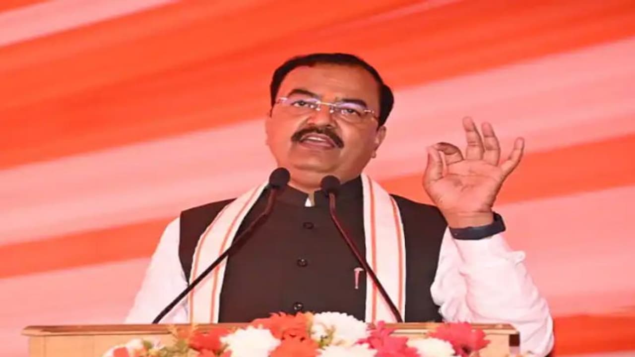 यूपी चुनाव: डिप्टी CM ने सपा बसपा पर साधा निशाना, कहा 'भर्तियों में भ्रष्टाचार, प्रतिभाओं के साथ अत्याचार' यूपी चुनाव: डिप्टी CM ने सपा बसपा पर साधा निशाना, कहा 'भर्तियों में भ्रष्टाचार, प्रतिभाओं के साथ अत्याचार'