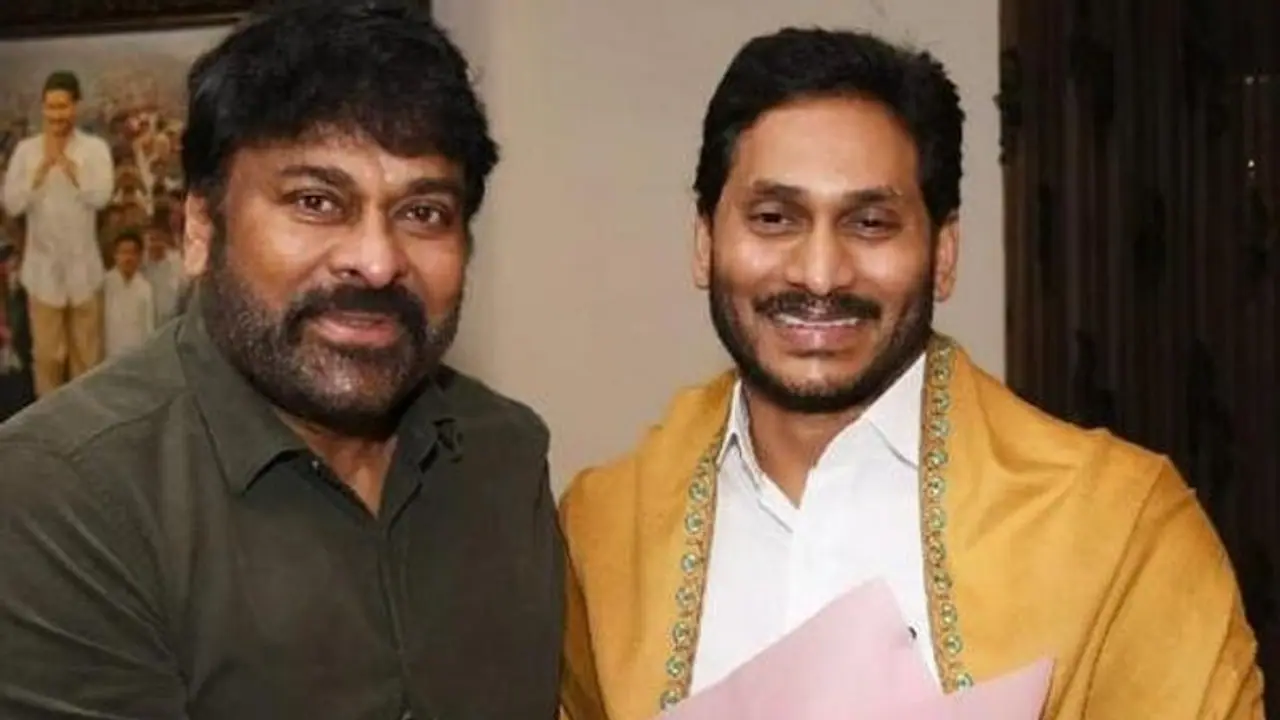 తండ్రి బాటలోనే జగన్.. చిరుతో పొలిటికల్ గేమ్ వర్కౌట్ అయ్యేనా ? తండ్రి బాటలోనే జగన్.. చిరుతో పొలిటికల్ గేమ్ వర్కౌట్ అయ్యేనా ?