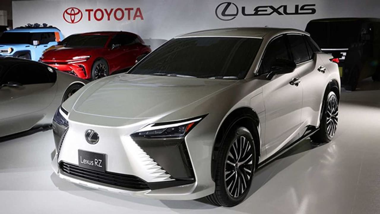 पेट्रोल डीजल वाहनों से वसूला जाए अधिक टैक्स, Lexus India ने ईवी का इस्तेमाल बढ़ाने दिया सुझाव पेट्रोल डीजल वाहनों से वसूला जाए अधिक टैक्स, Lexus India ने ईवी का इस्तेमाल बढ़ाने दिया सुझाव