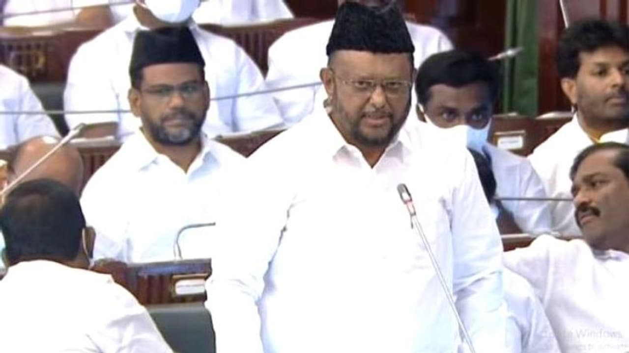 அன்று 'தீட்டு..' இன்று 'நீட்' எங்கள் பிள்ளைகள் படிக்கக்கூடாதா ? சீறிய ஜவாஹிருல்லா அன்று 'தீட்டு..' இன்று 'நீட்' எங்கள் பிள்ளைகள் படிக்கக்கூடாதா ? சீறிய ஜவாஹிருல்லா