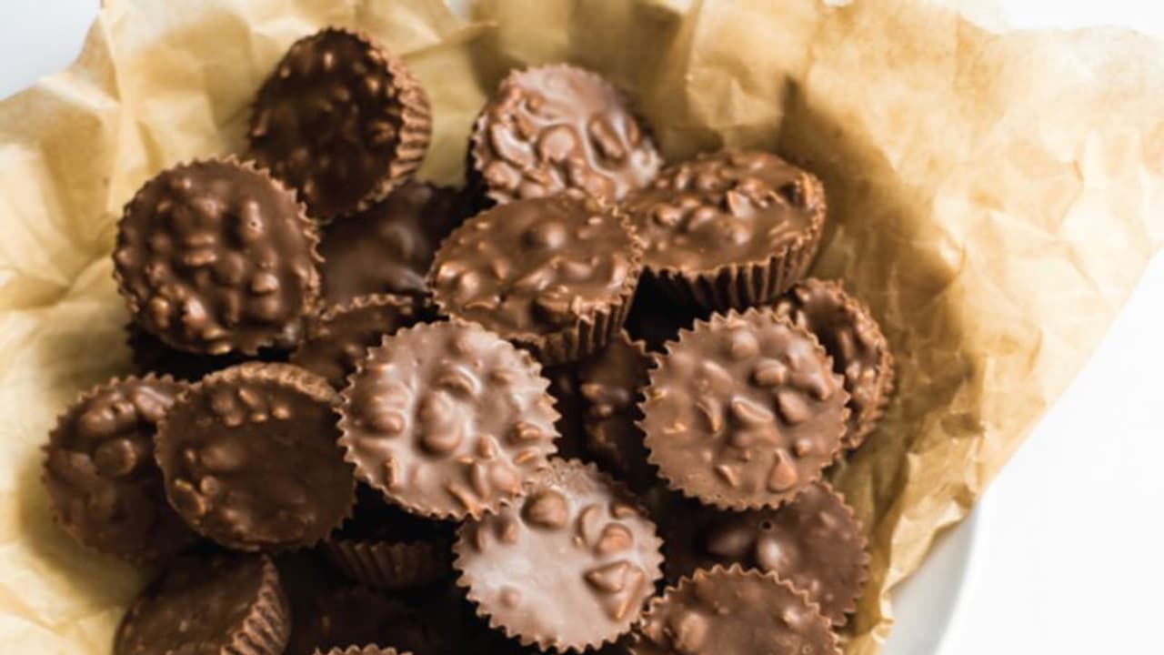 Chocolate Day 2022: बाजार की महंगी चॉकलेट छोड़ इस बार अपने पार्टनर को खिलाएं अपने हाथों से बनी Hazelnut Candy