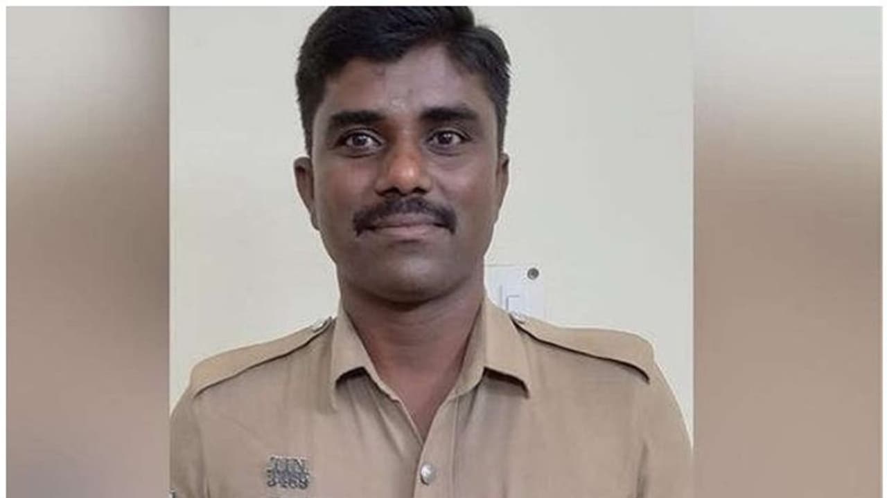 Success Story : പഠനച്ചെലവിന് പാടത്ത് ജോലി ചെയ്തു; കർഷകനിൽ നിന്ന് പൊലീസിലേക്ക്, ഇപ്പോൾ പ്രൊഫസറും