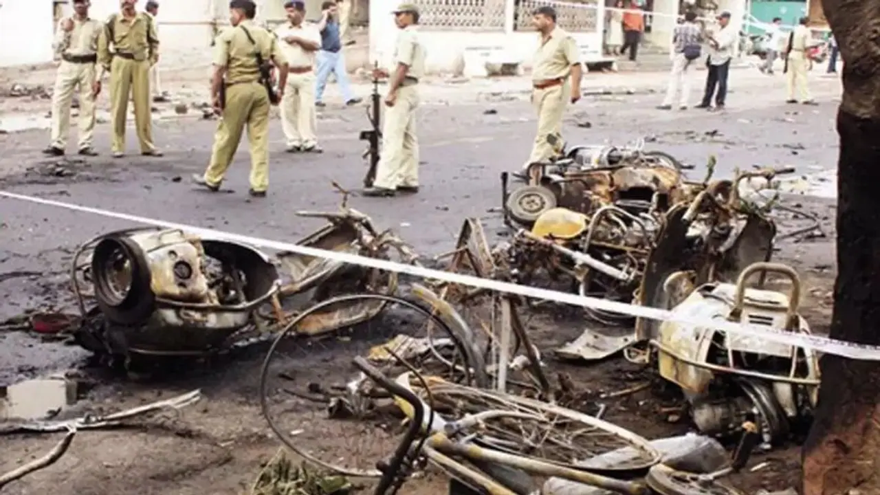 ভাড়া বাড়িই ছিল জঙ্গিদের সদর দফতর, আহমেদাবাদে ধারাবাহিক বিস্ফোরণের নেপথ্য কাহিনি