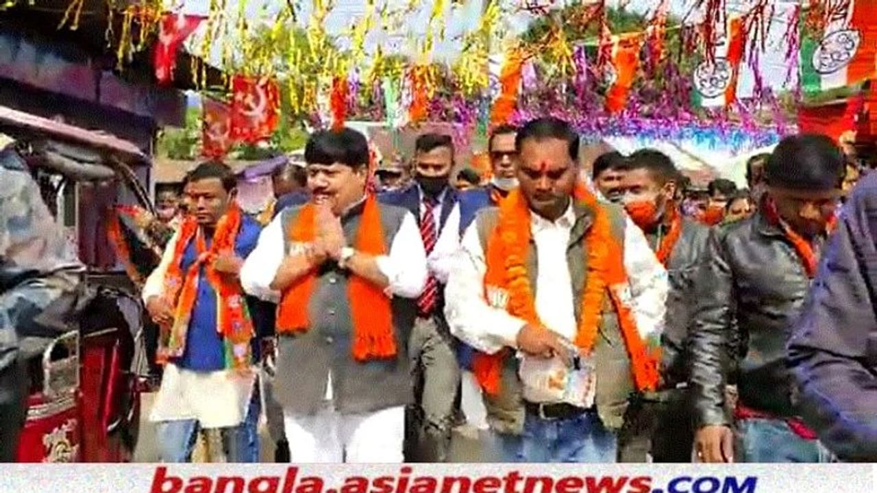 'লুঠ হওয়ার আগেই ভোট দিয়ে আসুন', শিলিগুড়ি পুরভোটের প্রচারে এসে বার্তা অর্জুনের
