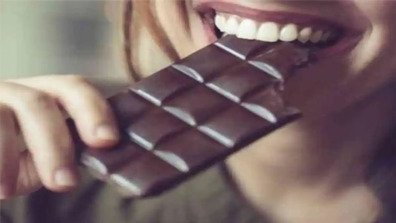 সুযোগ পেলেই চকলেটে কামড়? এই নিয়মগুলো জানেন নিশ্চয়ই! সুযোগ পেলেই চকলেটে কামড়? এই নিয়মগুলো জানেন নিশ্চয়ই!