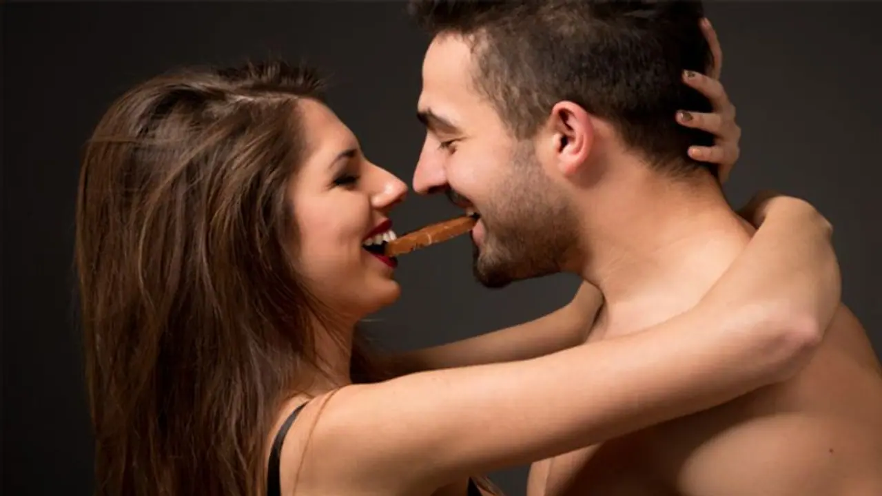 హ్యాపీ చాక్లెట్ డే.. ఇష్టమైన వారితో మరింత తీయగా ప్రేమ పండుగ.. హ్యాపీ చాక్లెట్ డే.. ఇష్టమైన వారితో మరింత తీయగా ప్రేమ పండుగ..