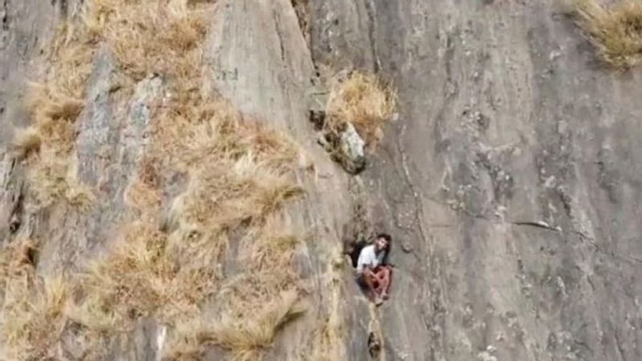 Babu rescue : ബാബുവിന് വെള്ളമെത്തിക്കാന് തീവ്രശ്രമം; കോയമ്പത്തൂരില് നിന്ന് ഡ്രോണെത്തിച്ചു Babu rescue : ബാബുവിന് വെള്ളമെത്തിക്കാന് തീവ്രശ്രമം; കോയമ്പത്തൂരില് നിന്ന് ഡ്രോണെത്തിച്ചു