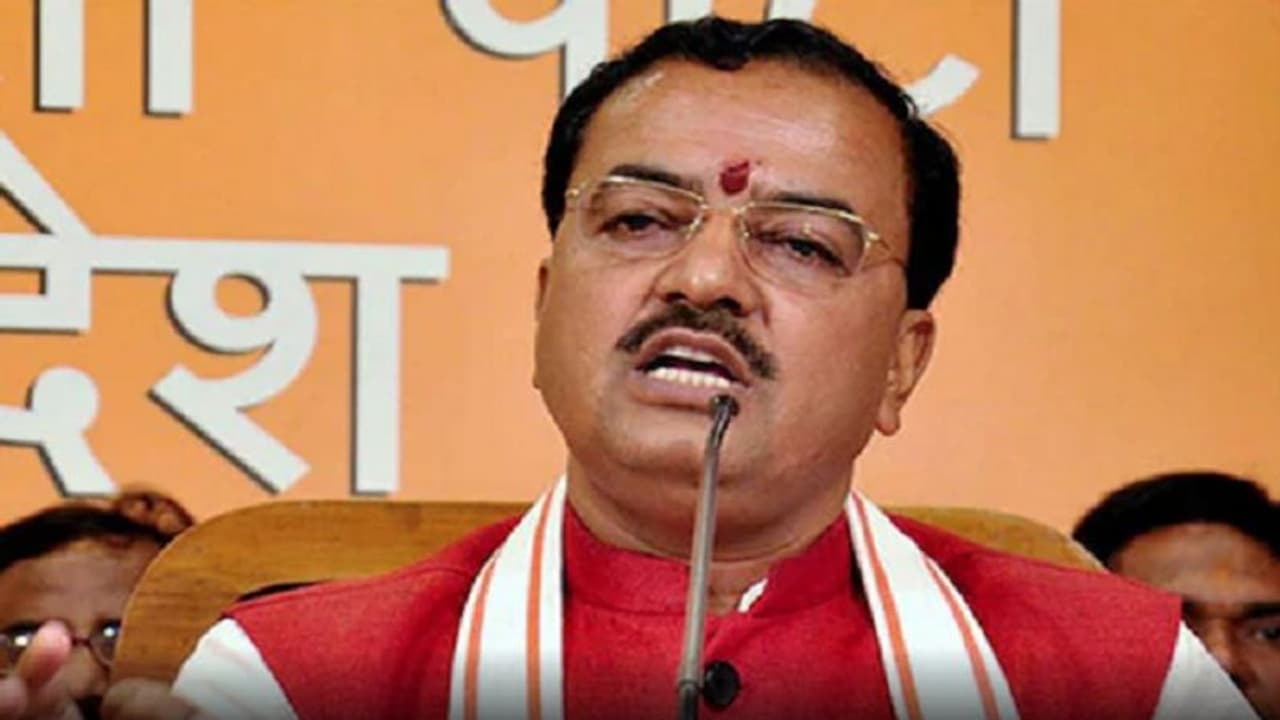 यूपी चुनाव से पहले डिप्टी CM केशव प्रसाद के निशाने पर सपा गठबंधन, कहा 'साइकिल पंचर कर, भविष्य की करें रक्षा' यूपी चुनाव से पहले डिप्टी CM केशव प्रसाद के निशाने पर सपा गठबंधन, कहा 'साइकिल पंचर कर, भविष्य की करें रक्षा'