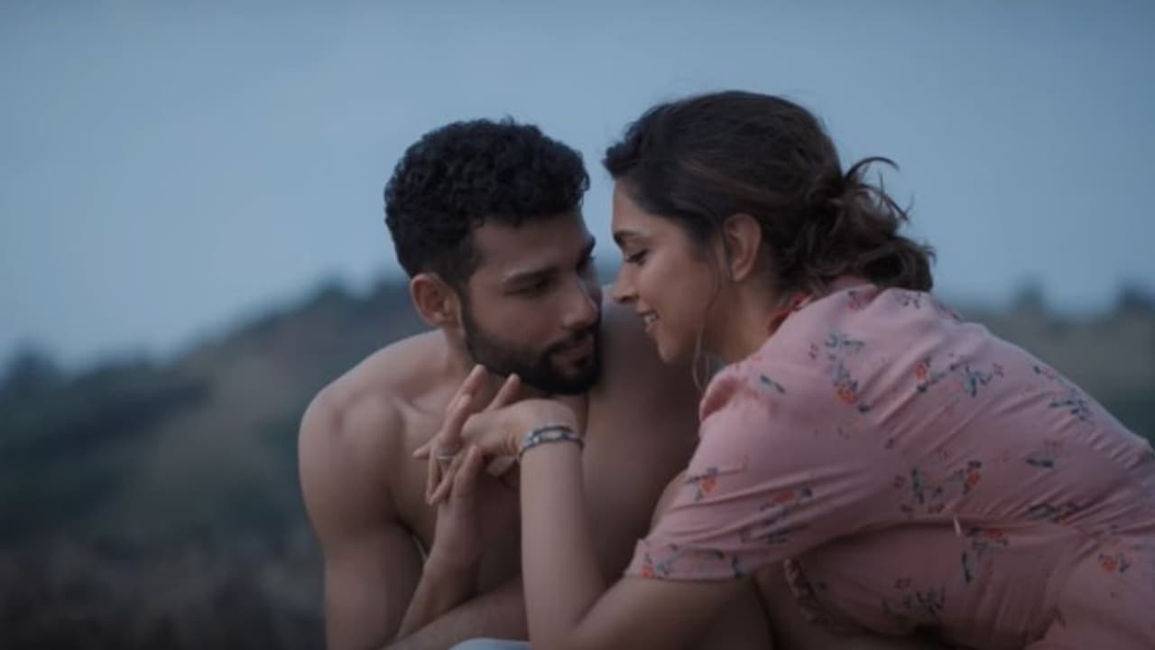 Gehraiyaan Song : റിലീസിന് രണ്ട് ദിവസം; 'ഗെഹ്രായിയാമി'ലെ പുതിയ ഗാനമെത്തി Gehraiyaan Song : റിലീസിന് രണ്ട് ദിവസം; 'ഗെഹ്രായിയാമി'ലെ പുതിയ ഗാനമെത്തി