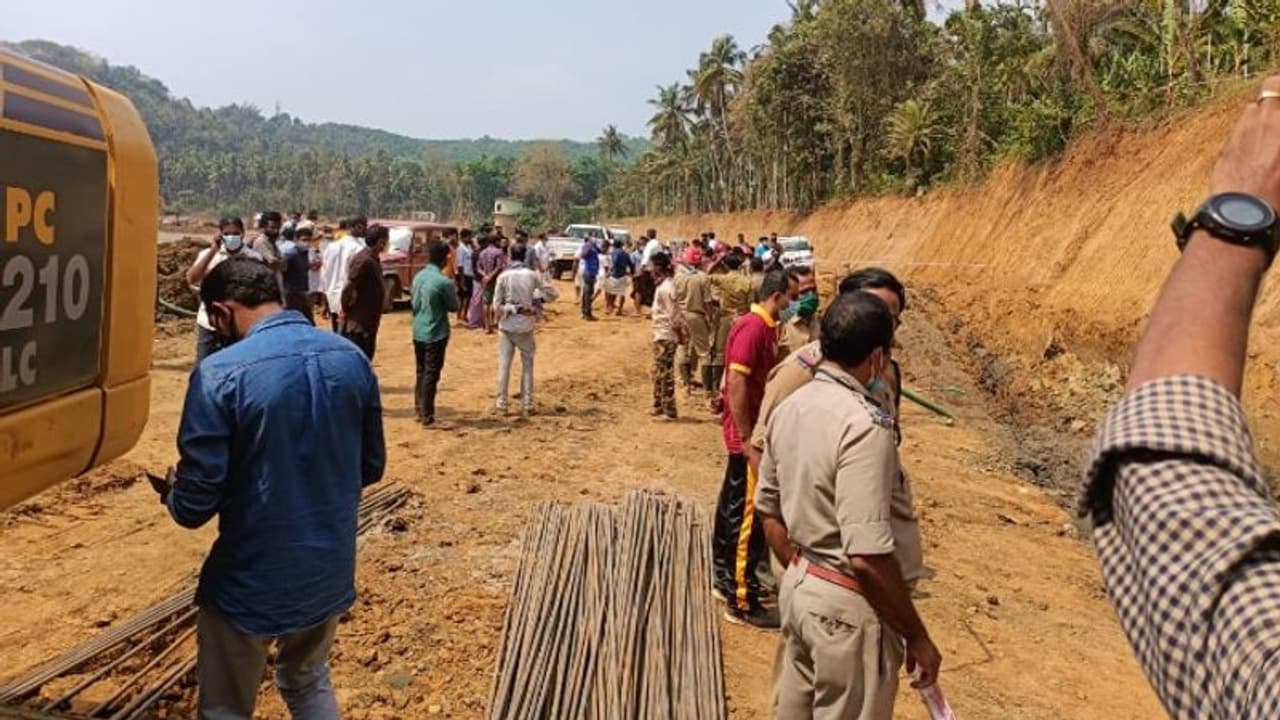 നിര്മ്മാണത്തിനിടെ മണ്ണിടിഞ്ഞ് അഞ്ച് ഇതര സംസ്ഥാന തൊഴിലാളികള്ക്ക് പരിക്ക് നിര്മ്മാണത്തിനിടെ മണ്ണിടിഞ്ഞ് അഞ്ച് ഇതര സംസ്ഥാന തൊഴിലാളികള്ക്ക് പരിക്ക്
