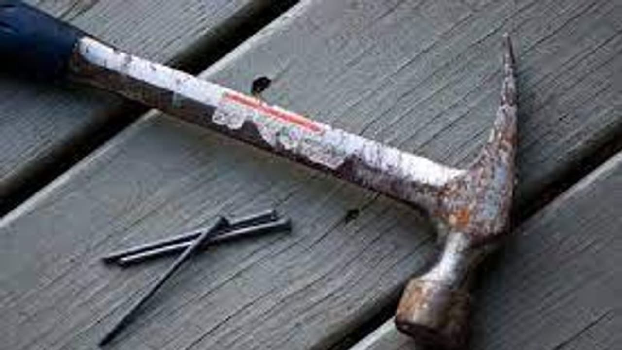 अंधविश्वास की हदें पार: बेटे की चाहत में गर्भवती महिला ने अपने सिर में ठोकी कील, जानें फिर क्या हुआ उसके साथ अंधविश्वास की हदें पार: बेटे की चाहत में गर्भवती महिला ने अपने सिर में ठोकी कील, जानें फिर क्या हुआ उसके साथ