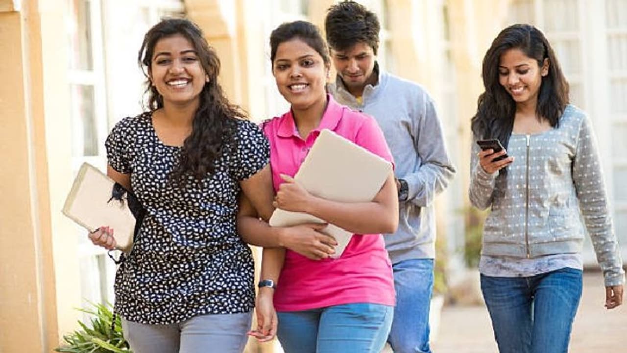 মেয়েদের পোশাকের জন্যই ধর্ষণ বাড়ছে নয়া বিতর্ক তৈরি বিজেপি বিধায়কের