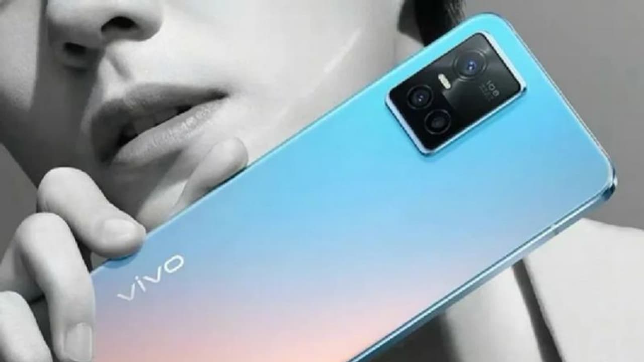 चोरी छिपे लॉन्च हुआ कम कीमत वाला मस्त Vivo T1 Smartphone, डिजाइन ने जीता लोगों का दिल चोरी छिपे लॉन्च हुआ कम कीमत वाला मस्त Vivo T1 Smartphone, डिजाइन ने जीता लोगों का दिल