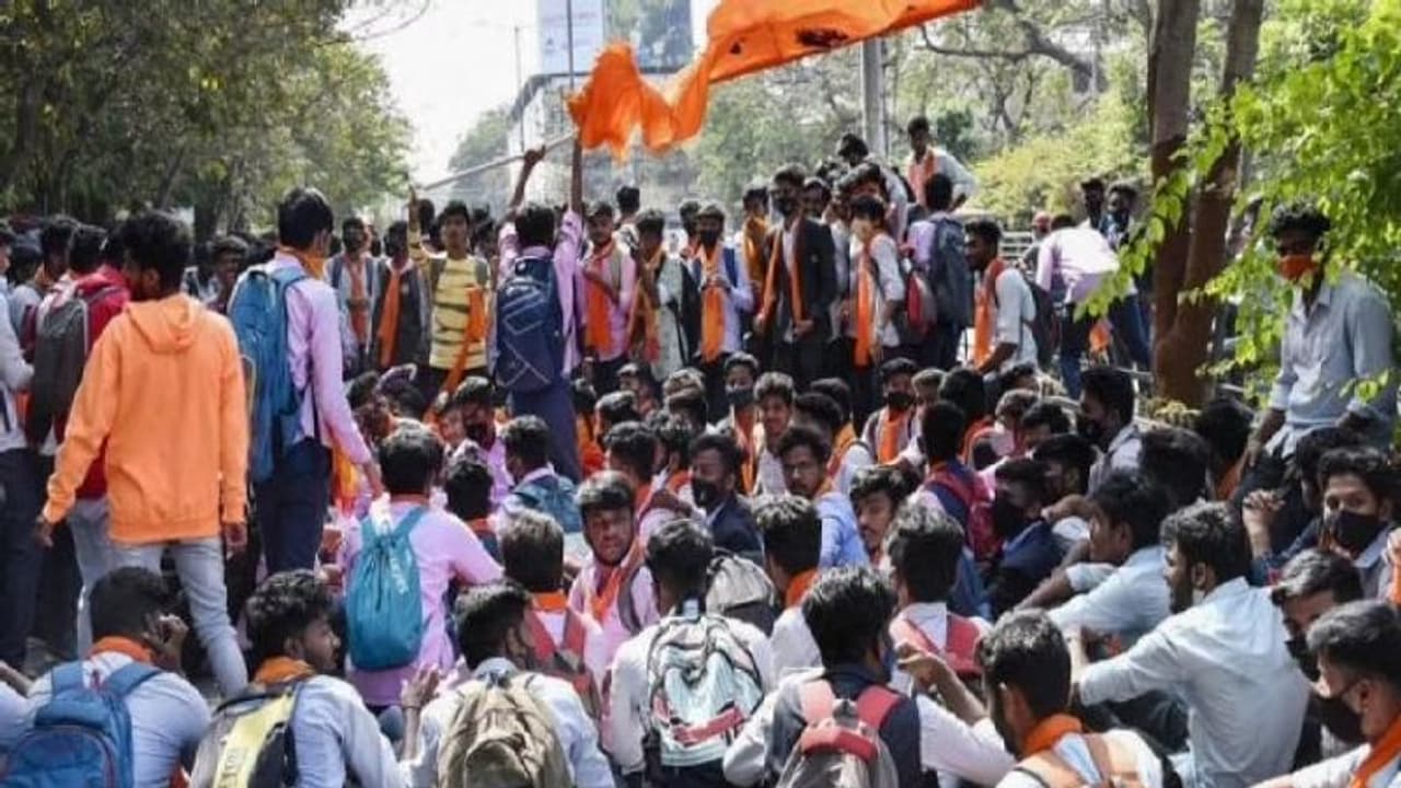 பெங்களூருவில் 2 வாரங்களுக்கு கூட்டங்கள், ஆர்ப்பாட்டம் நடத்த தடை... உத்தரவிட்டது காவல்துறை!!