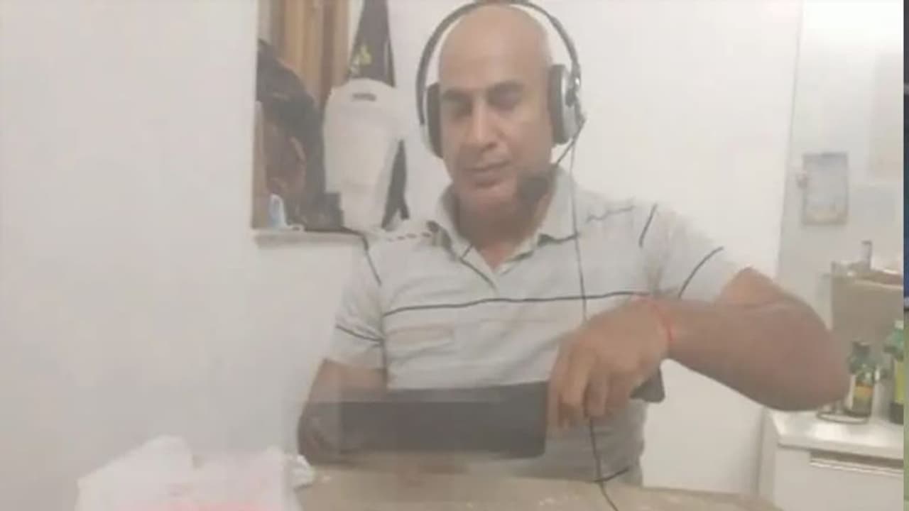 विचलित कर सकती है ये शॉकिंग खबर: जानवरों की पीड़ा जानने के लिए टीचर ने काट ली अपनी अंगुली, फिर बयां किया दर्द विचलित कर सकती है ये शॉकिंग खबर: जानवरों की पीड़ा जानने के लिए टीचर ने काट ली अपनी अंगुली, फिर बयां किया दर्द