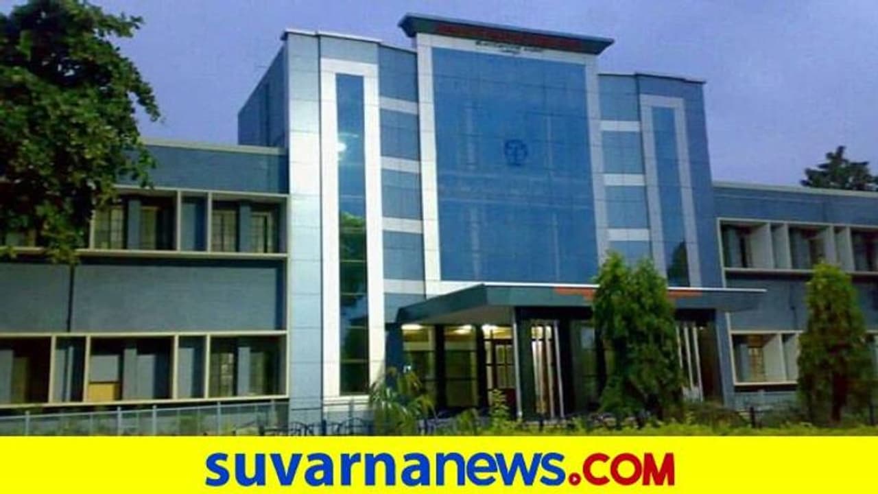 Ballari: ಖಾಸಗಿ ಸೇವೆ ಮಾಡುವ ವಿಮ್ಸ್ ವೈದ್ಯರುಗಳಿಗೆ ಬಿಸಿ..! Ballari: ಖಾಸಗಿ ಸೇವೆ ಮಾಡುವ ವಿಮ್ಸ್ ವೈದ್ಯರುಗಳಿಗೆ ಬಿಸಿ..!