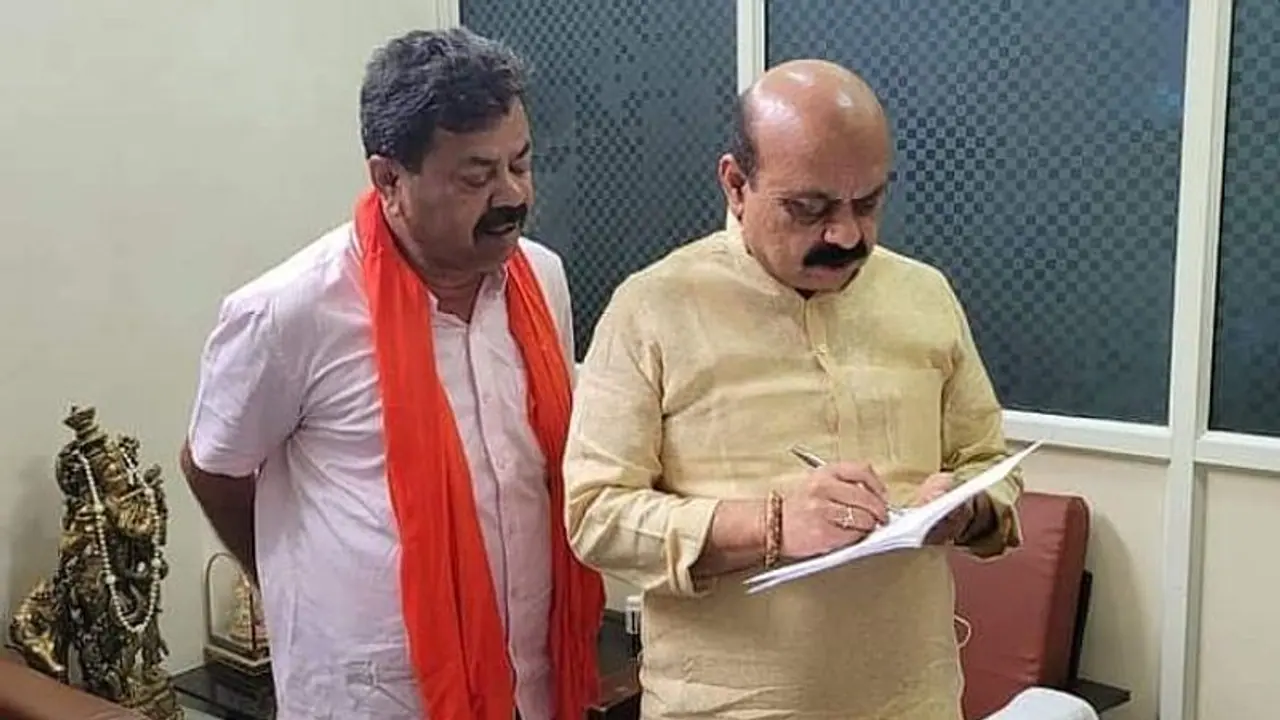 Amid hijab row, Karnataka CM's political secy says 'women should not dress to provoke men' Amid hijab row, Karnataka CM's political secy says 'women should not dress to provoke men'