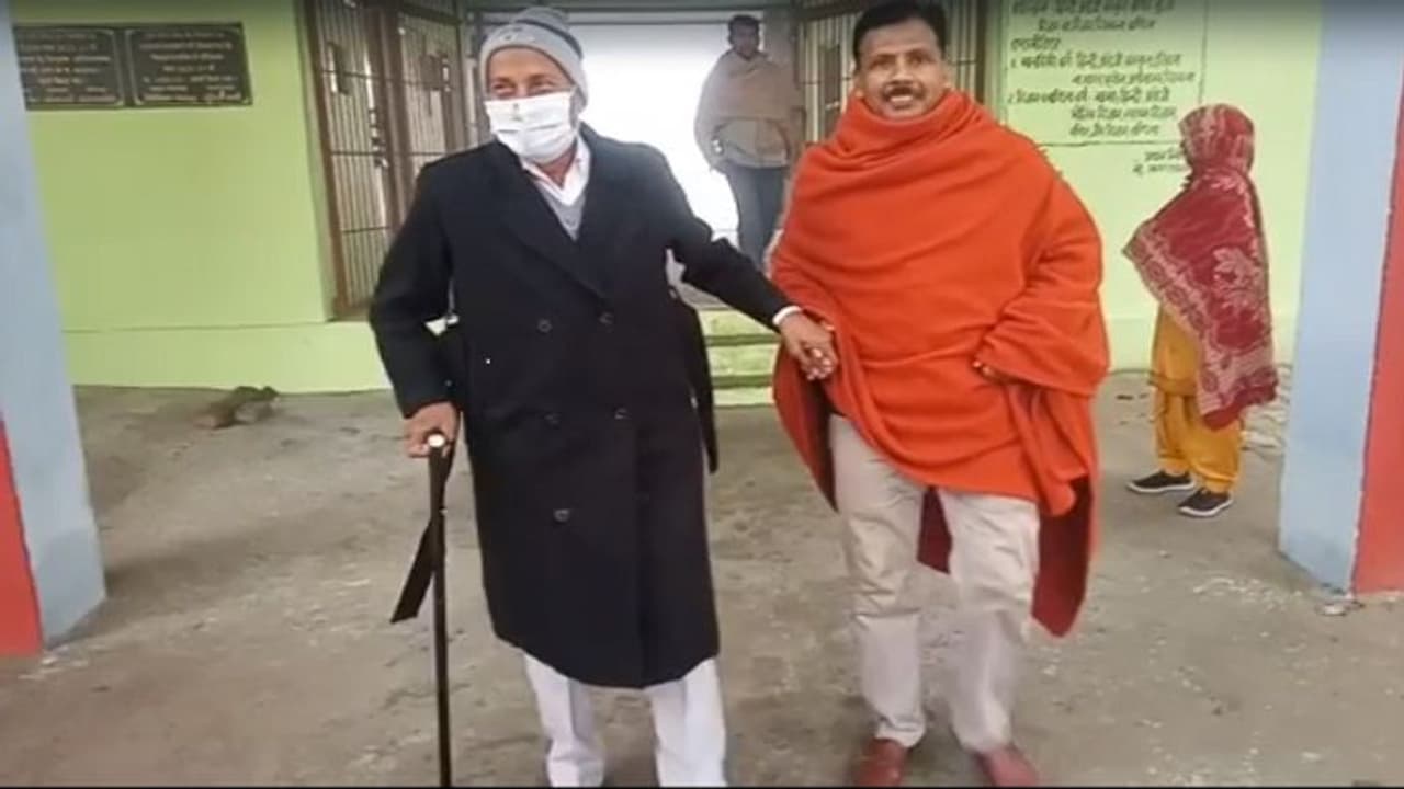 UP Chunav 2022:पहले चरण का मतदान कर दिव्यागों और बुजुर्गों ने दिया संदेश, कहा हर एक वोट जरूरी UP Chunav 2022:पहले चरण का मतदान कर दिव्यागों और बुजुर्गों ने दिया संदेश, कहा हर एक वोट जरूरी